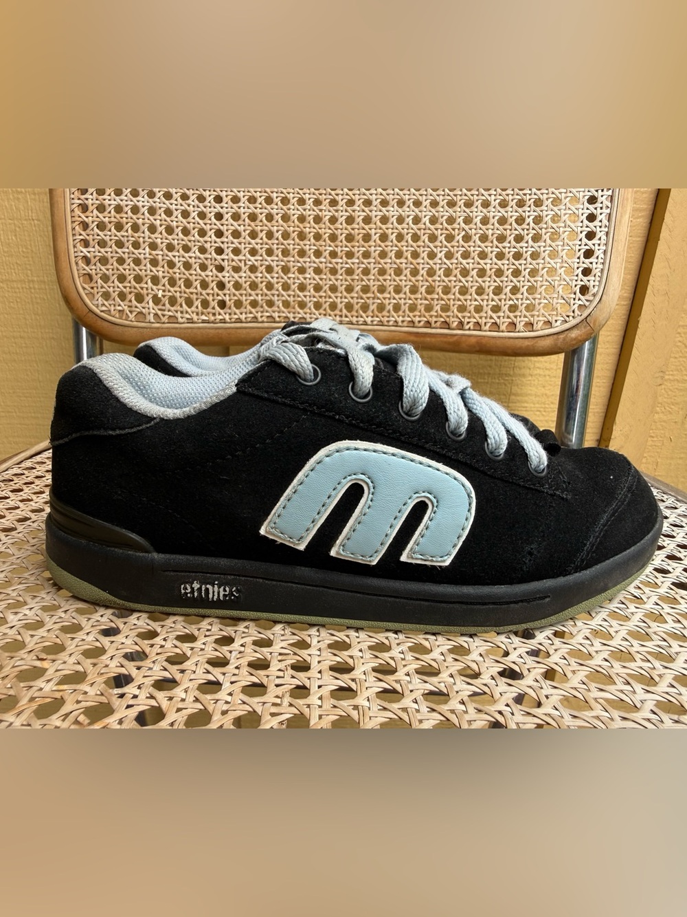 Etnies Novice Women’s size 7.5 Black Blue Suede Skate Shoes Y2K Sneakers